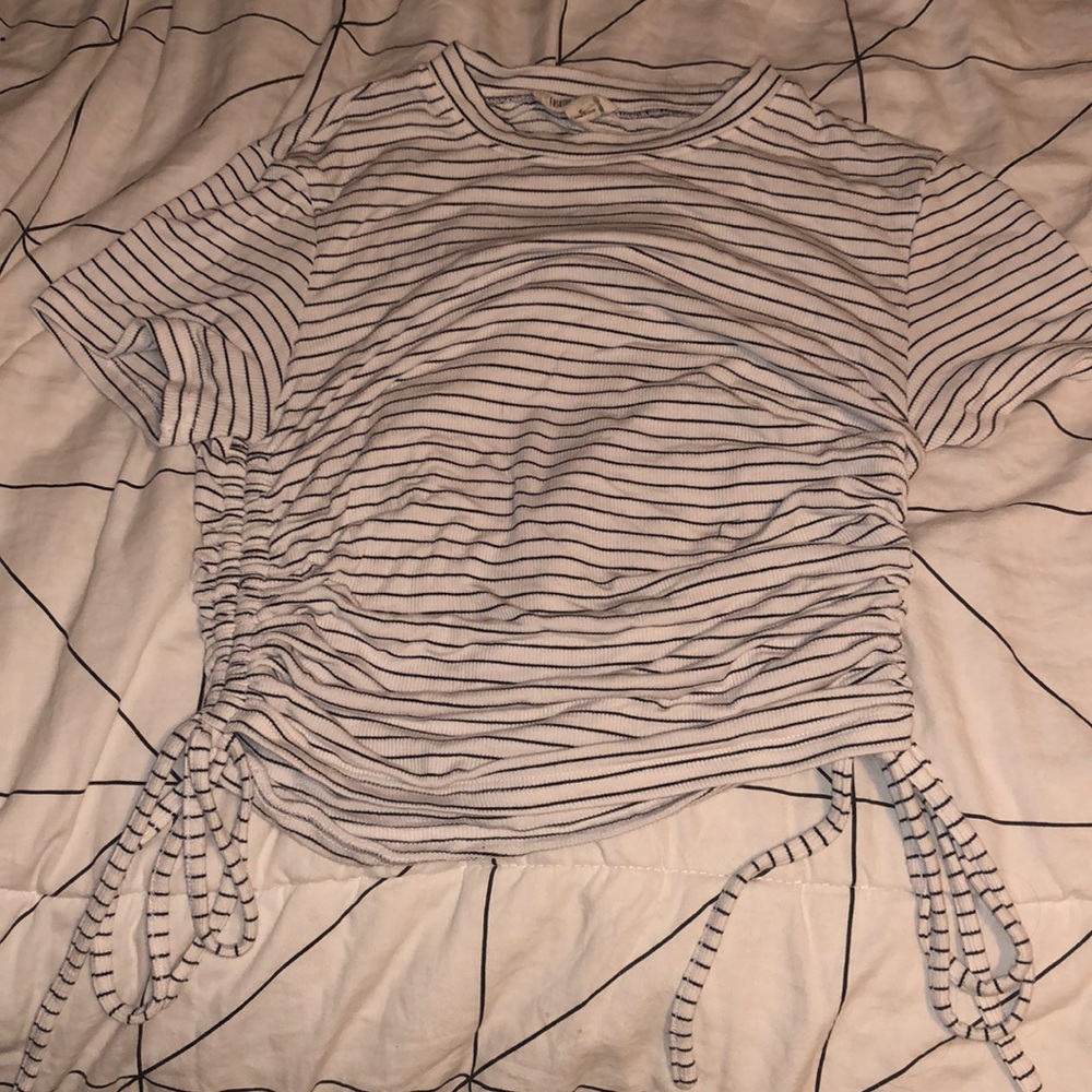 size small white and black stripped casual shirt
